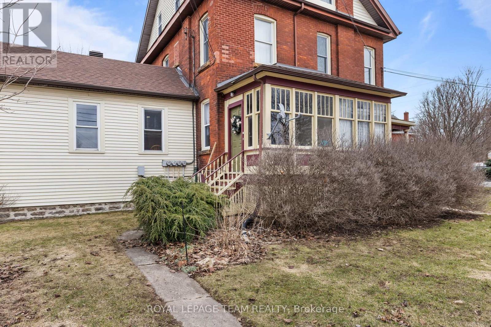 C - 10 Glen Avenue, Smiths Falls, Ontario  K7A 1R9 - Photo 2 - X12956258