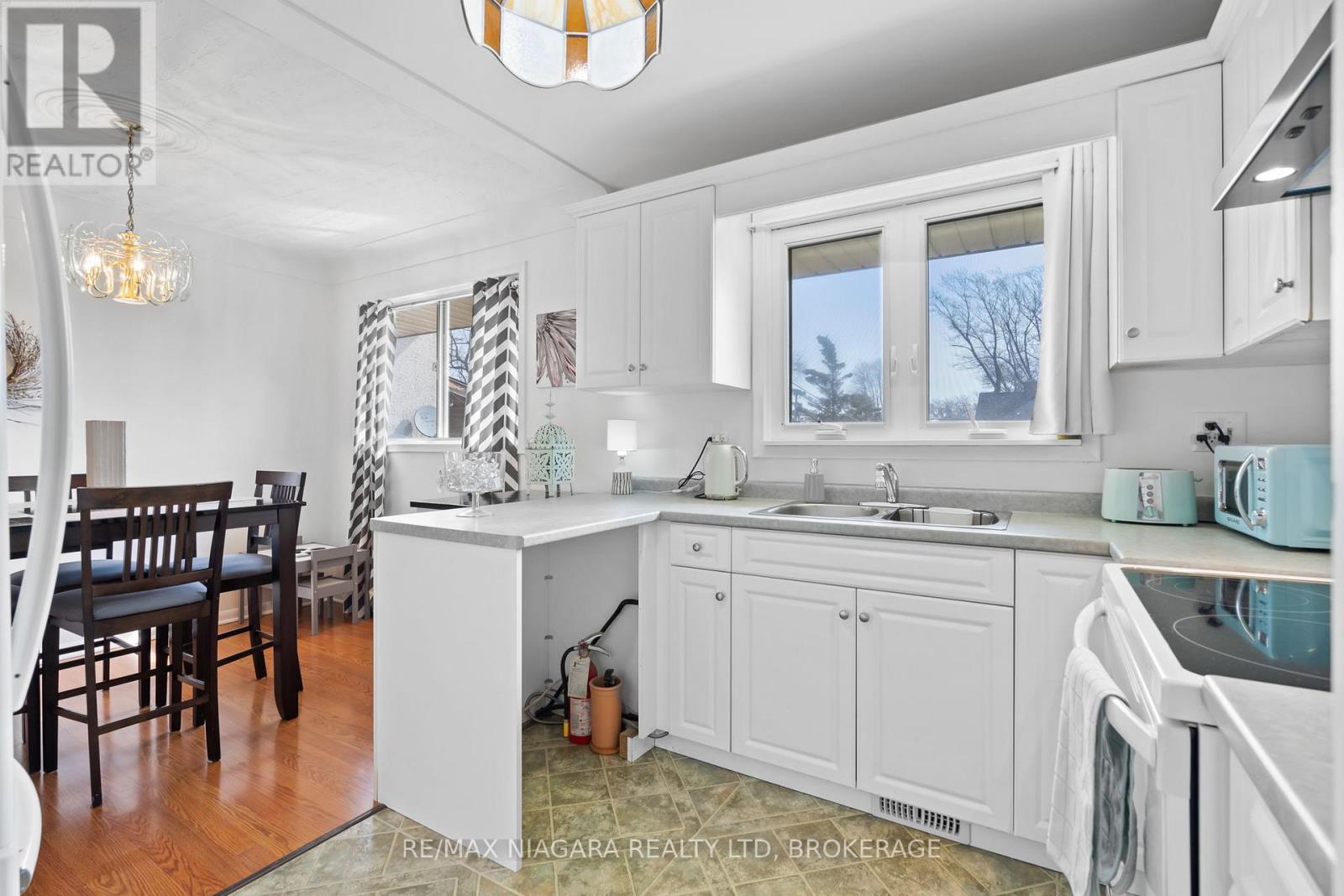 13 Ridgewood Avenue, Port Colborne, Ontario  L3K 5N5 - Photo 17 - X12956262