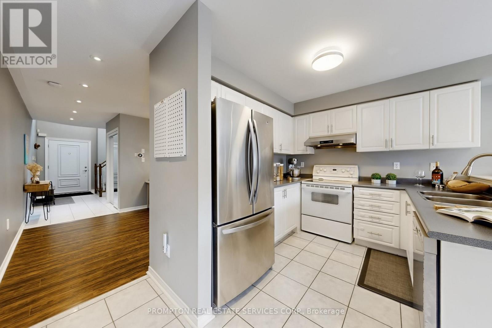 393 Marble Place, Newmarket, Ontario  L3X 2P1 - Photo 12 - N12955114