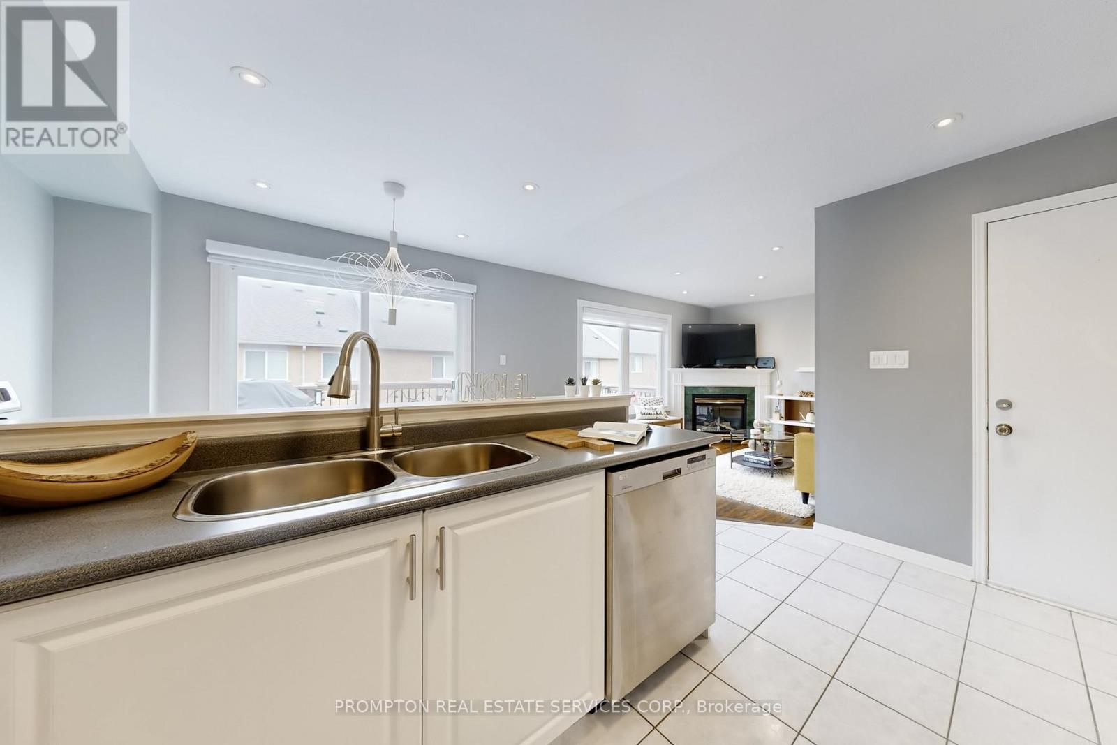 393 Marble Place, Newmarket, Ontario  L3X 2P1 - Photo 13 - N12955114