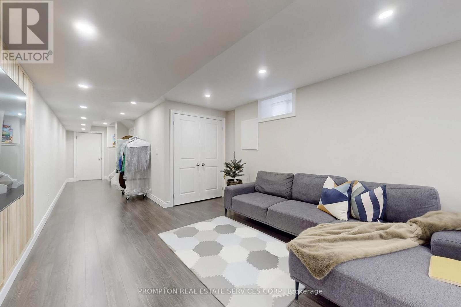 393 Marble Place, Newmarket, Ontario  L3X 2P1 - Photo 38 - N12955114