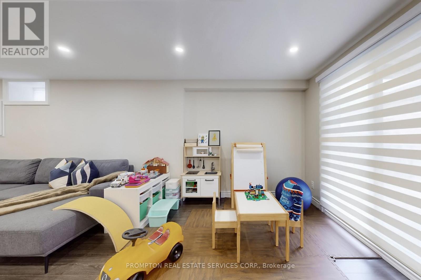 393 Marble Place, Newmarket, Ontario  L3X 2P1 - Photo 39 - N12955114