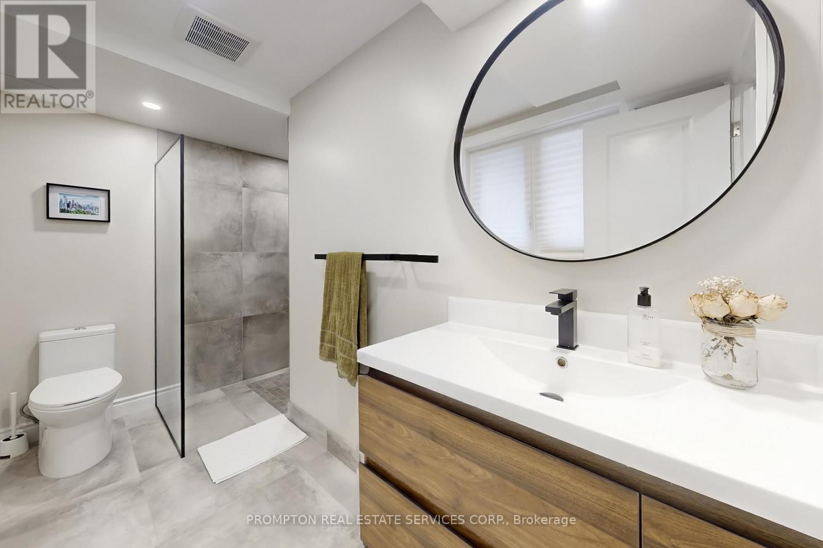 393 Marble Place, Newmarket, Ontario  L3X 2P1 - Photo 42 - N12955114