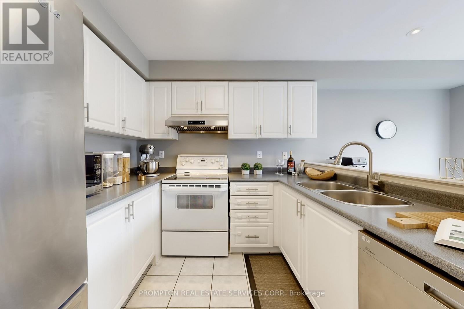 393 Marble Place, Newmarket, Ontario  L3X 2P1 - Photo 9 - N12955114