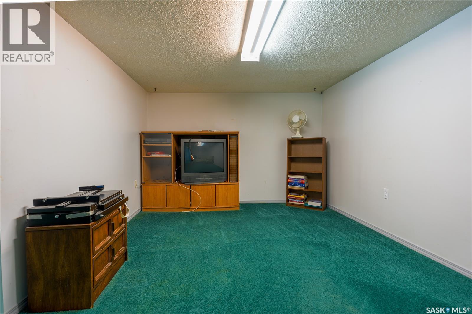 1126 Iroquois Street W, Moose Jaw, Saskatchewan  S6H 5B9 - Photo 37 - SK031962