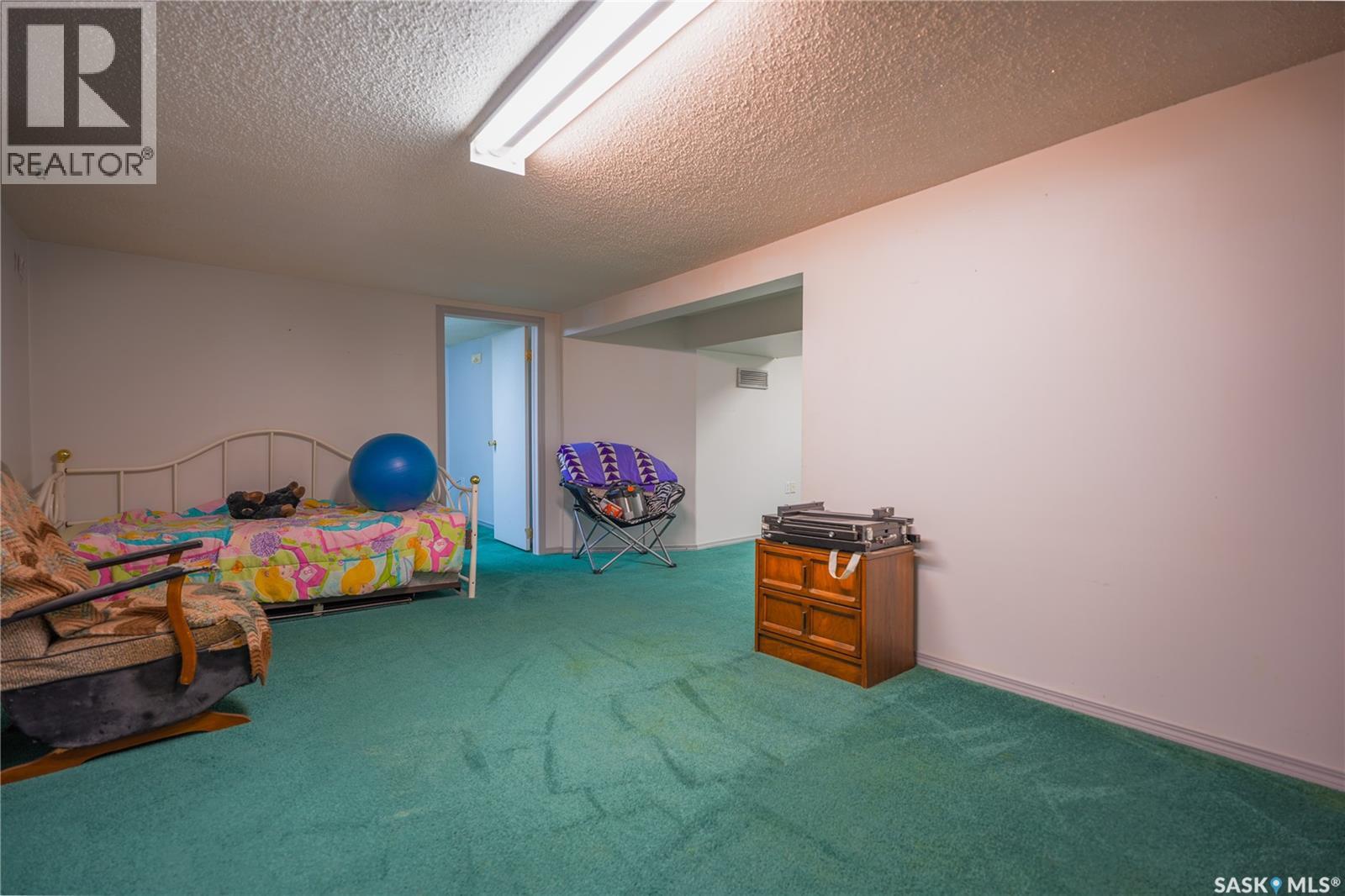 1126 Iroquois Street W, Moose Jaw, Saskatchewan  S6H 5B9 - Photo 38 - SK031962