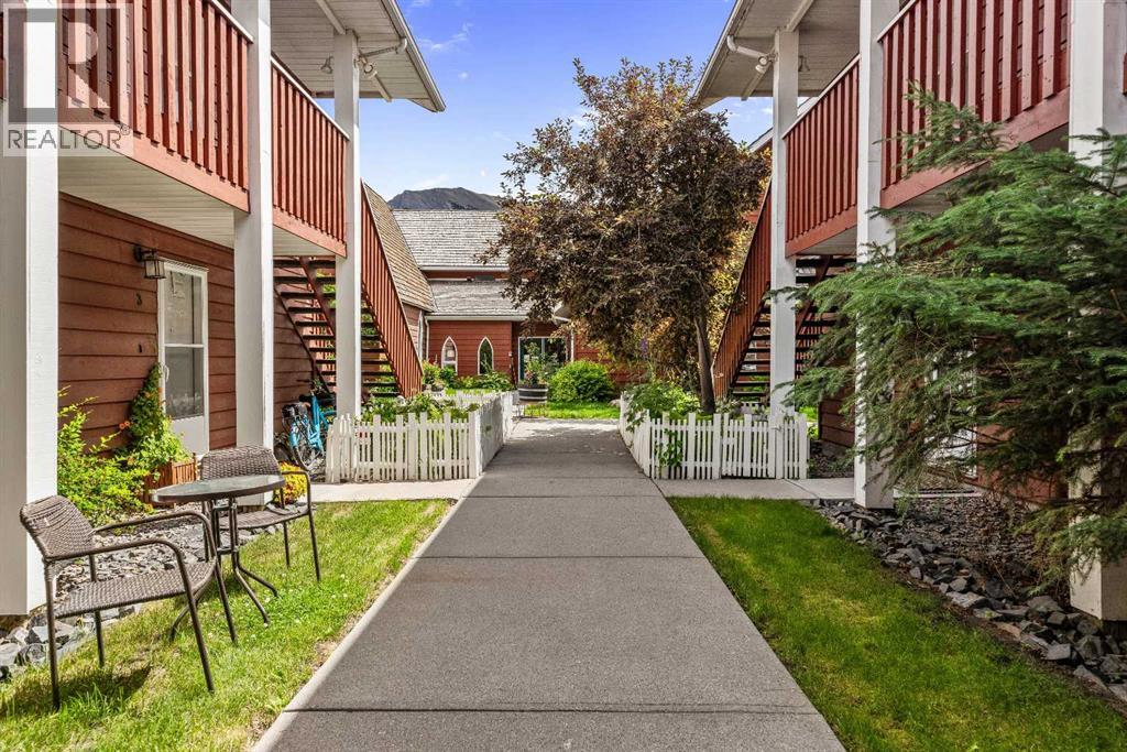 3, 717 7th Street E, Canmore, Alberta  T1W 2C3 - Photo 2 - A2295433