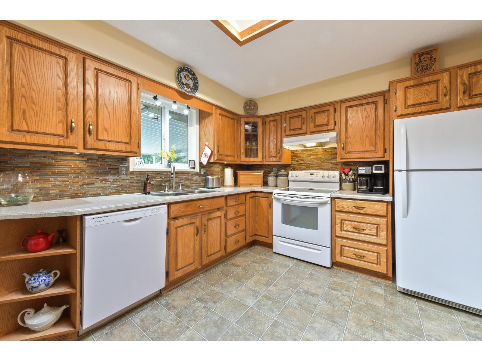 19618 41a Avenue, Langley, British Columbia  V3A 2Z6 - Photo 4 - R3103975