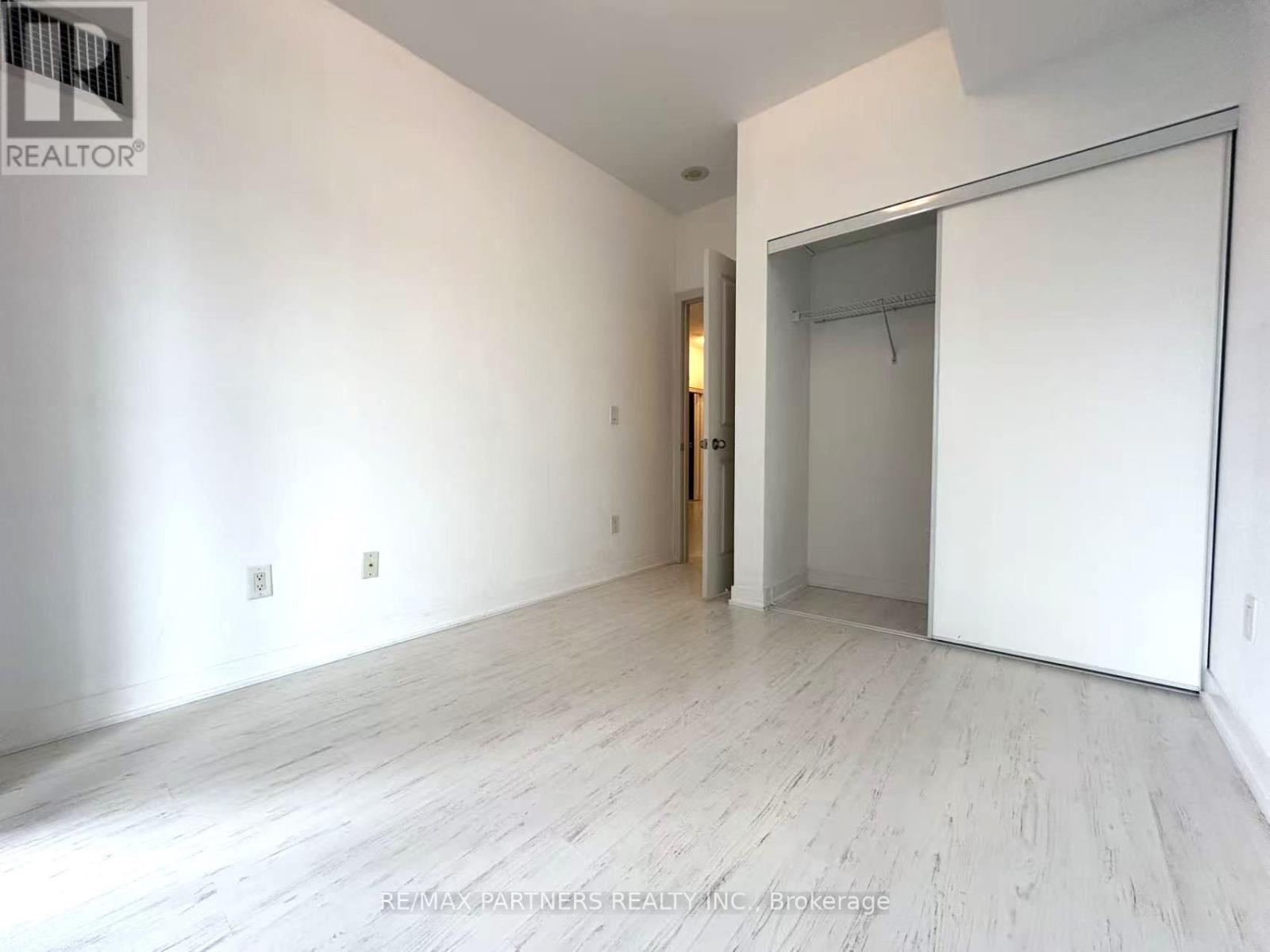 1301 - 105 George Street, Toronto, Ontario  M5A 2N4 - Photo 11 - C12956282