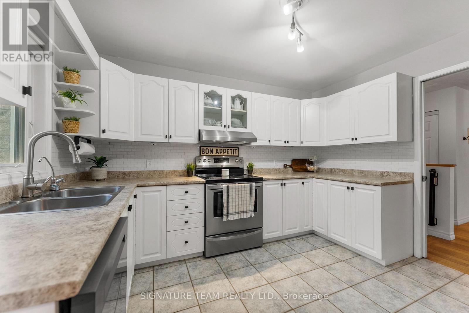 165 Sufian Street, Laurentian Valley, Ontario  K8A 6W6 - Photo 12 - X12956286