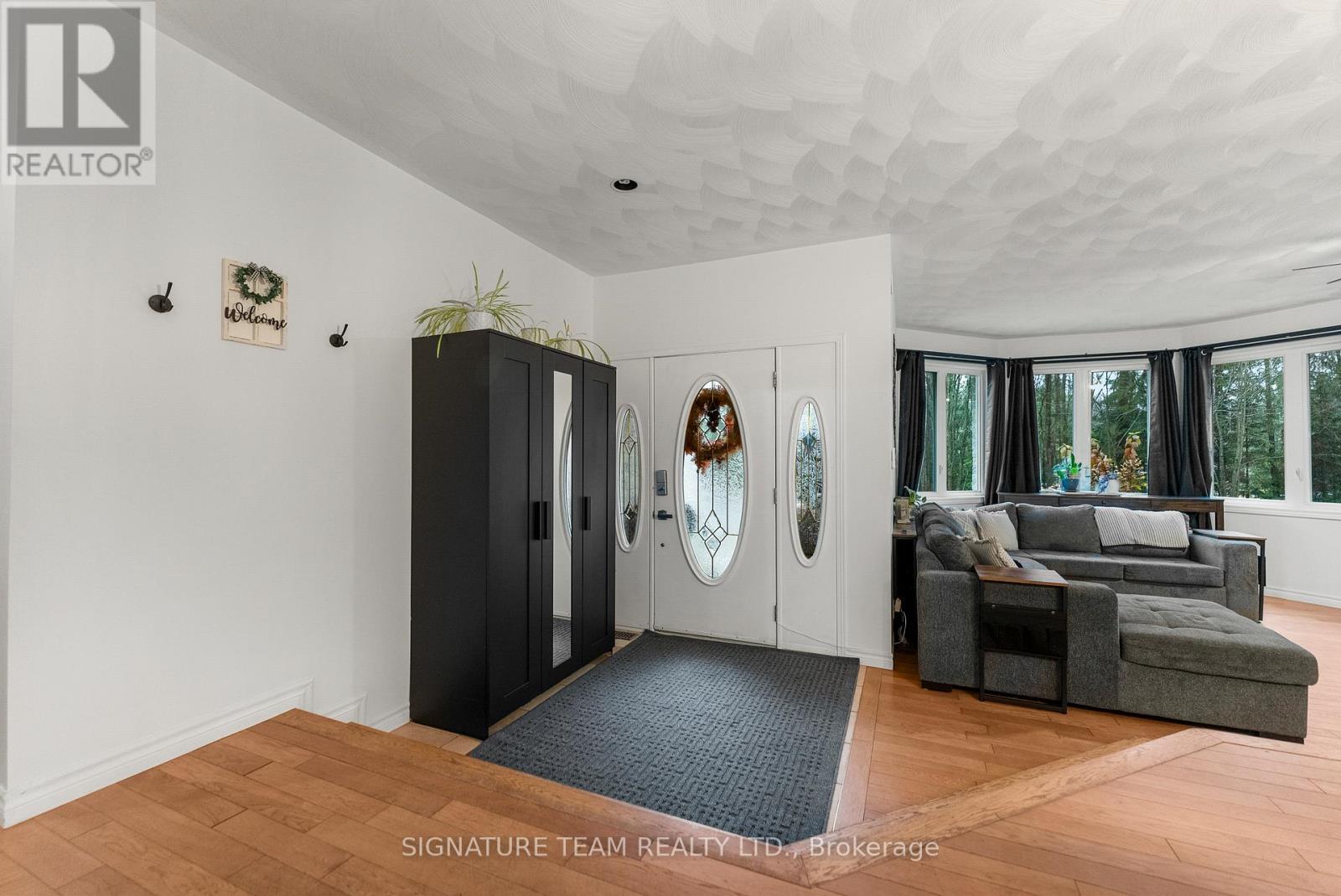 165 Sufian Street, Laurentian Valley, Ontario  K8A 6W6 - Photo 3 - X12956286