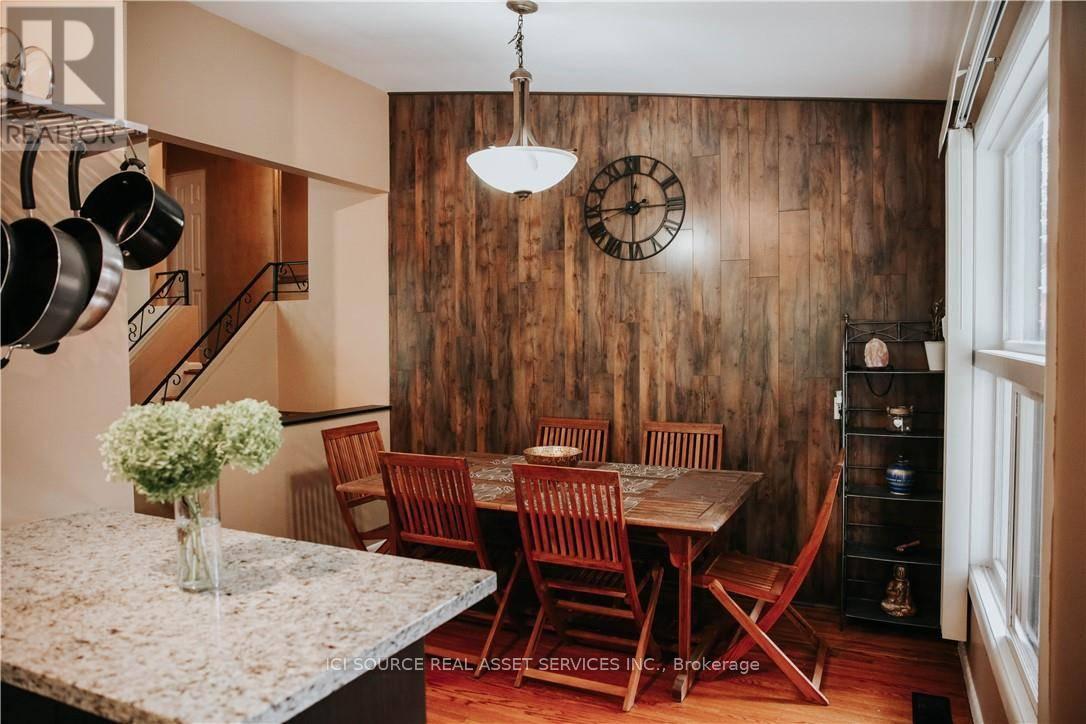 Upper - 1 Vera Court, Hamilton, Ontario  L8K 4G7 - Photo 11 - X12860060