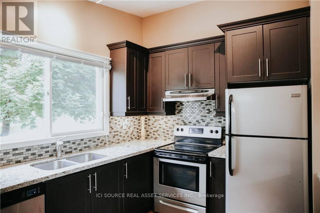 Upper - 1 Vera Court, Hamilton, Ontario  L8K 4G7 - Photo 10 - X12860060