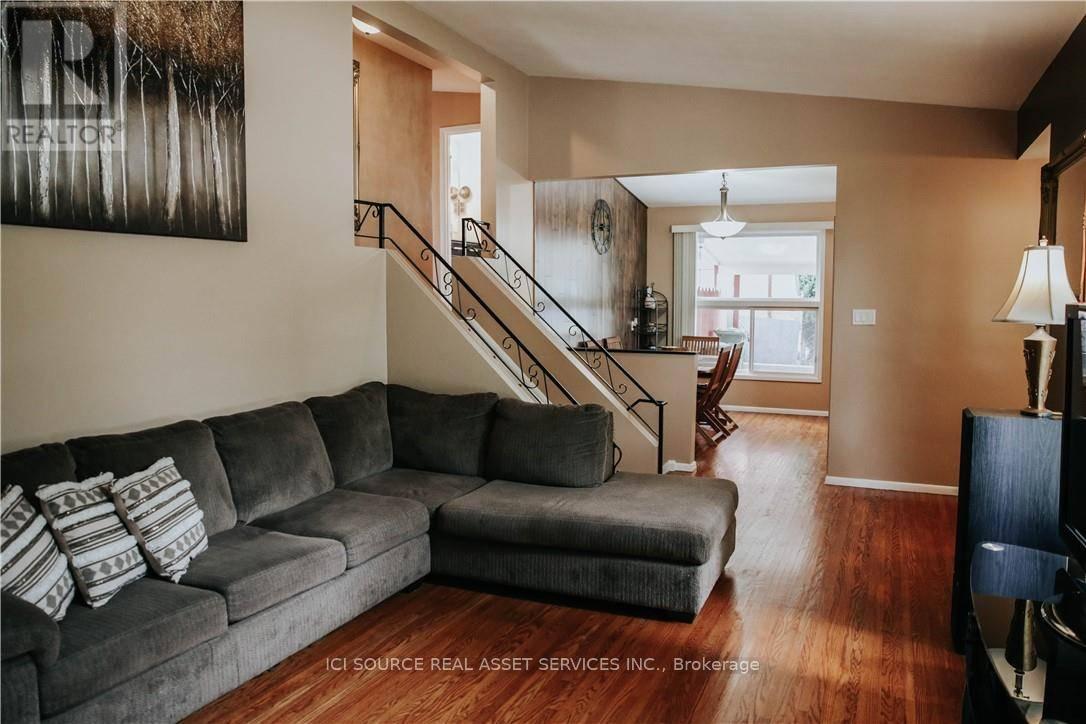 Upper - 1 Vera Court, Hamilton, Ontario  L8K 4G7 - Photo 15 - X12860060