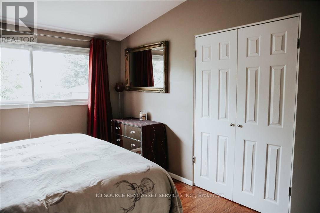 Upper - 1 Vera Court, Hamilton, Ontario  L8K 4G7 - Photo 17 - X12860060