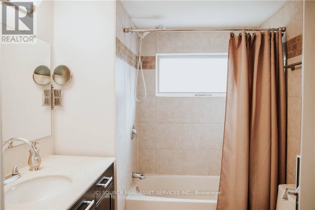 Upper - 1 Vera Court, Hamilton, Ontario  L8K 4G7 - Photo 19 - X12860060