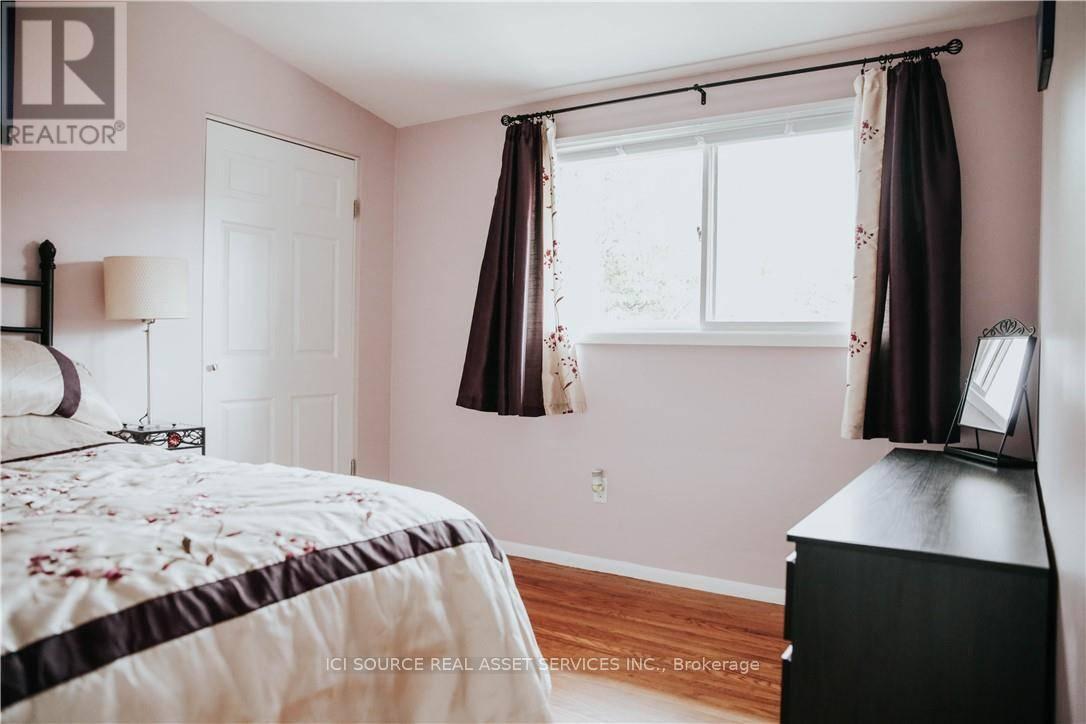 Upper - 1 Vera Court, Hamilton, Ontario  L8K 4G7 - Photo 23 - X12860060