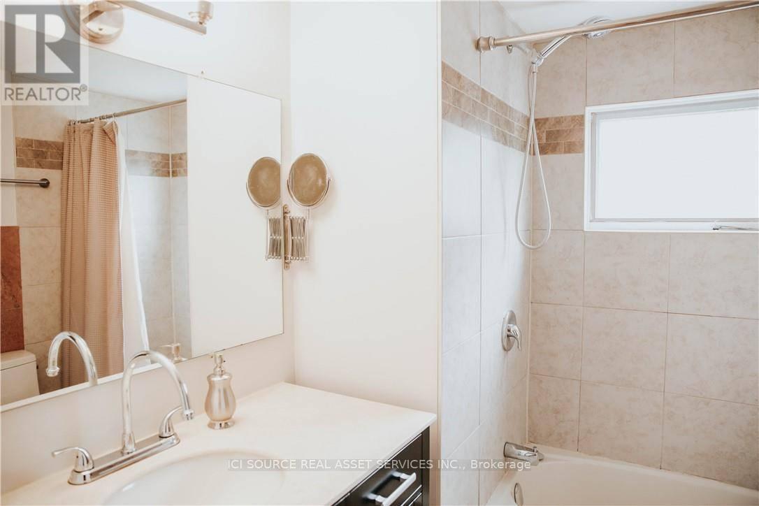 Upper - 1 Vera Court, Hamilton, Ontario  L8K 4G7 - Photo 21 - X12860060