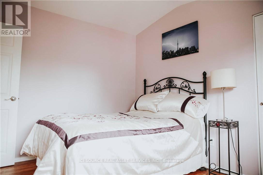 Upper - 1 Vera Court, Hamilton, Ontario  L8K 4G7 - Photo 25 - X12860060