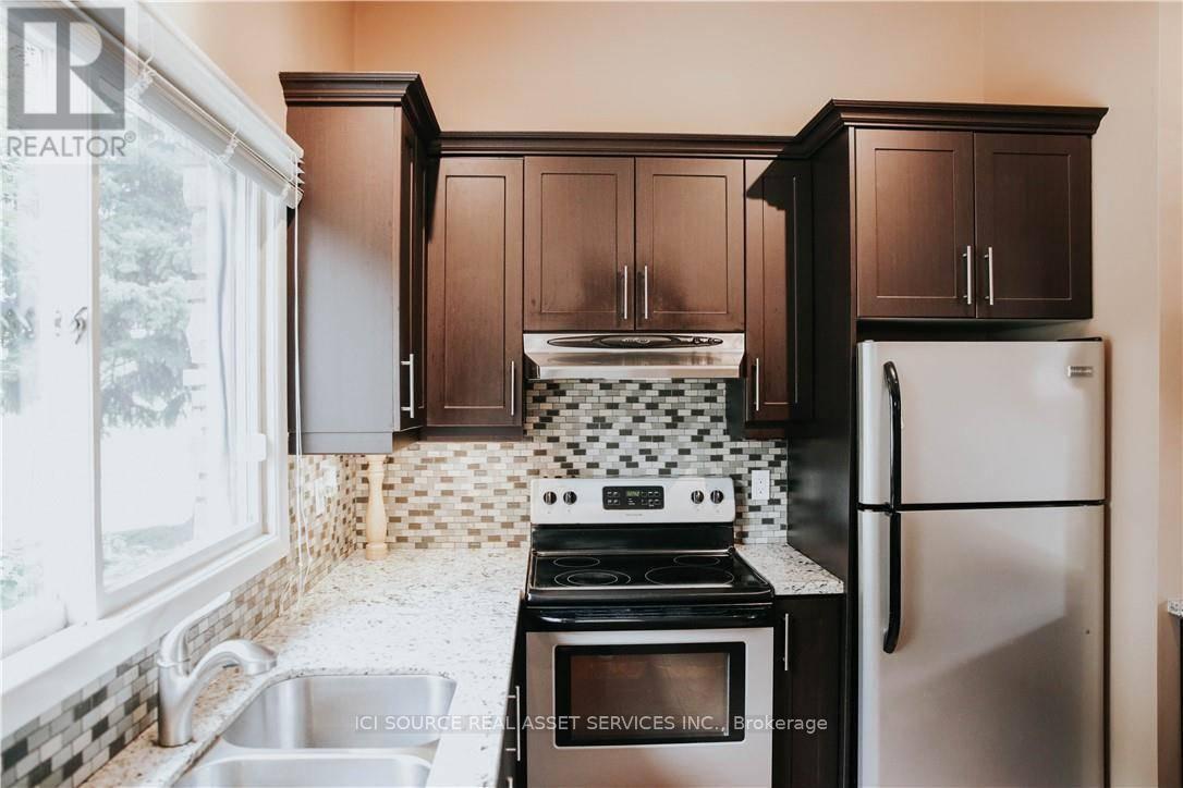 Upper - 1 Vera Court, Hamilton, Ontario  L8K 4G7 - Photo 7 - X12860060