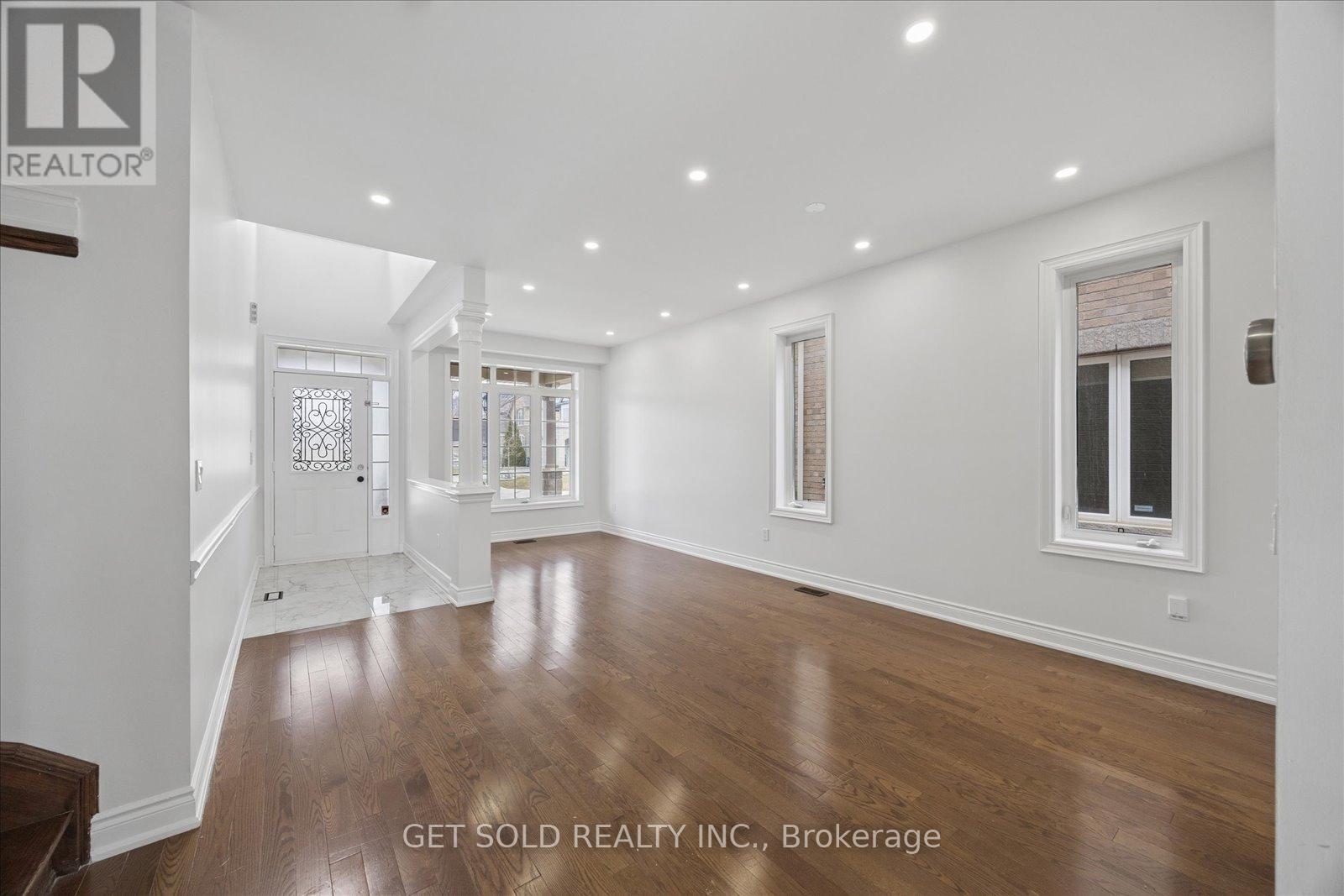 11 Maybeck Drive, Brampton, Ontario  L6X 0Z2 - Photo 3 - W12956272