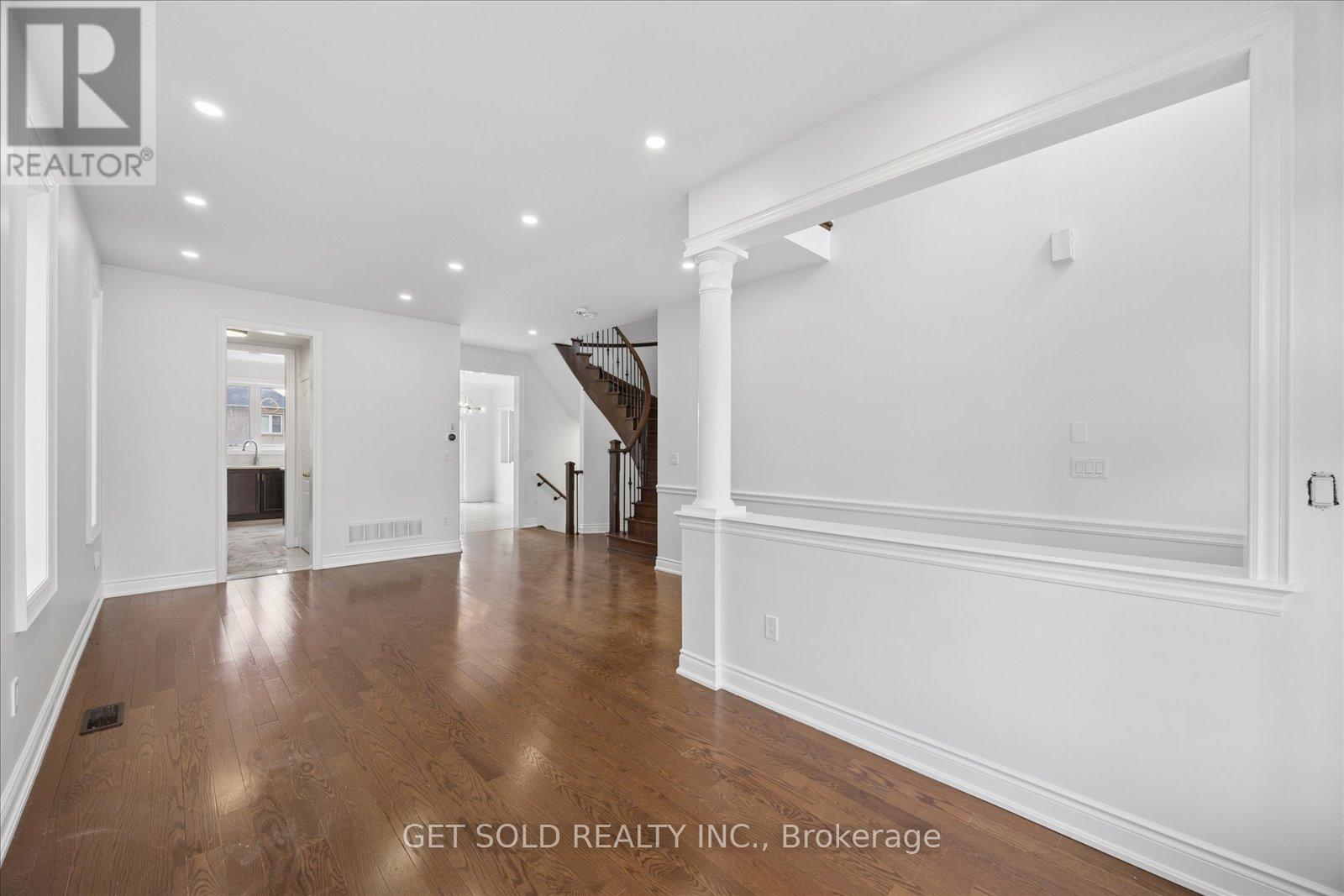 11 Maybeck Drive, Brampton, Ontario  L6X 0Z2 - Photo 5 - W12956272