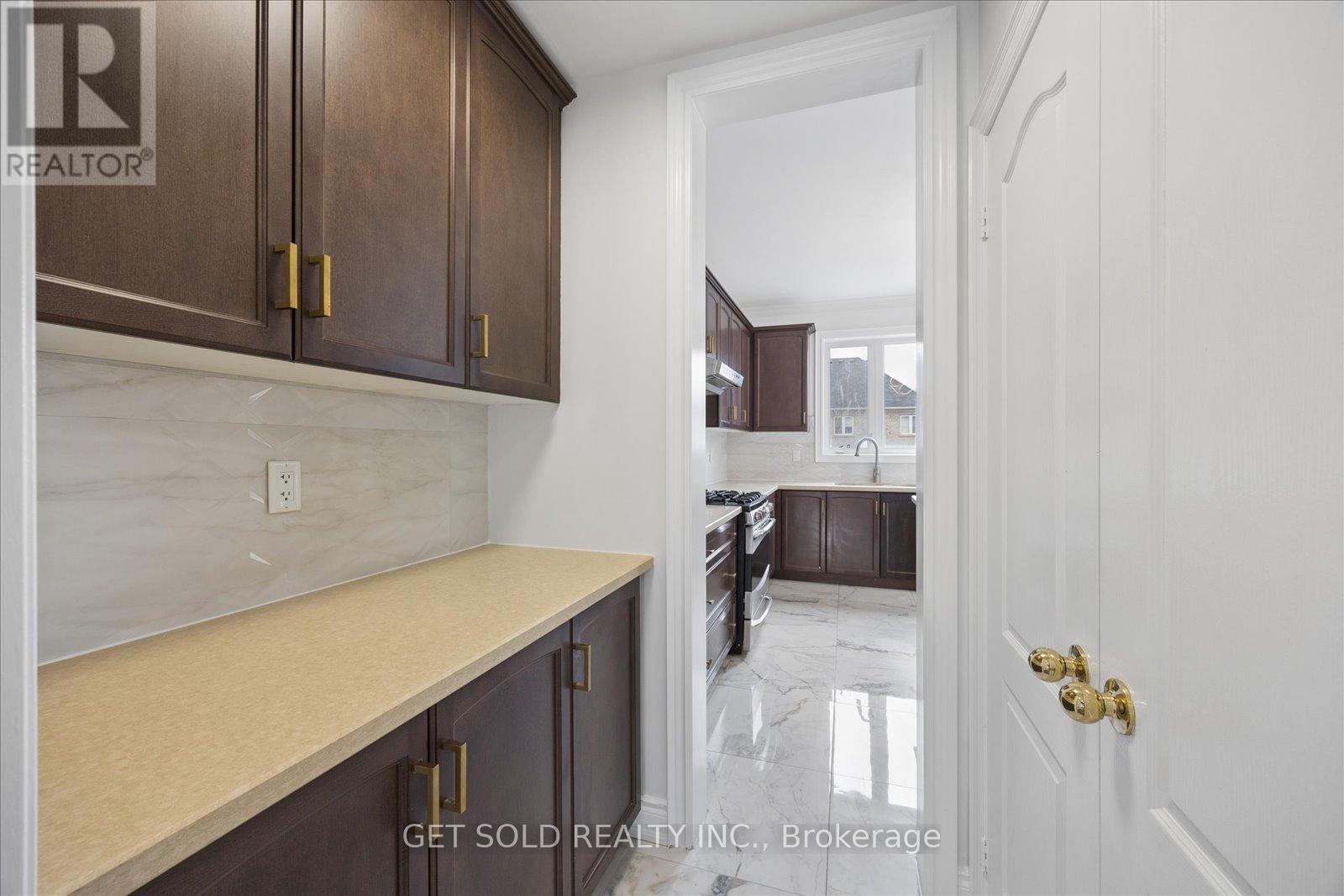 11 Maybeck Drive, Brampton, Ontario  L6X 0Z2 - Photo 6 - W12956272