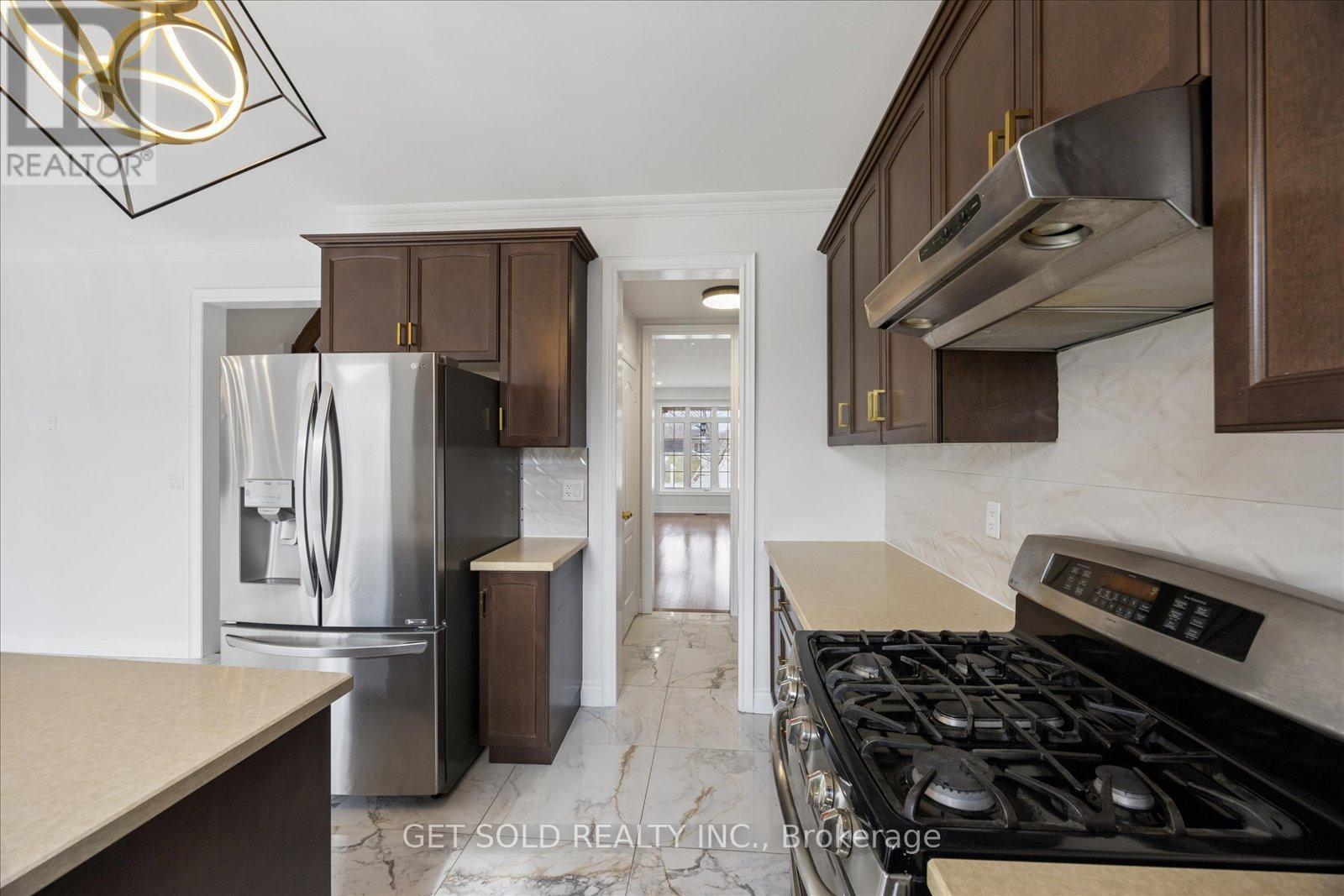 11 Maybeck Drive, Brampton, Ontario  L6X 0Z2 - Photo 8 - W12956272