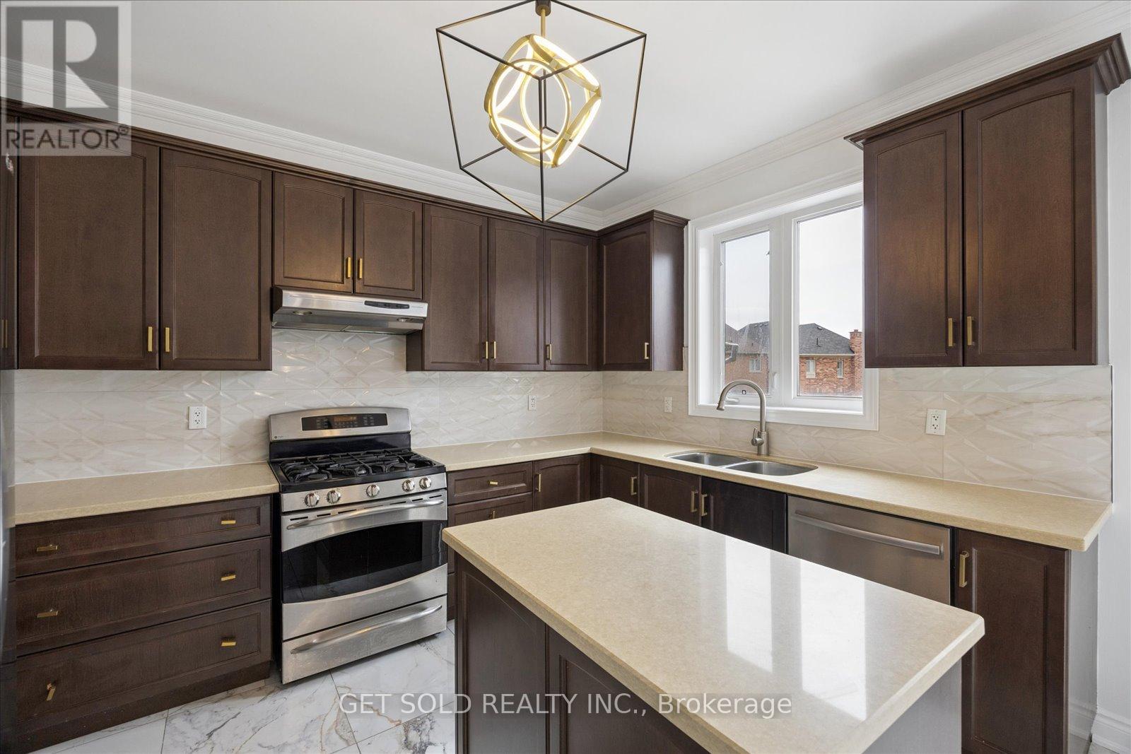 11 Maybeck Drive, Brampton, Ontario  L6X 0Z2 - Photo 9 - W12956272