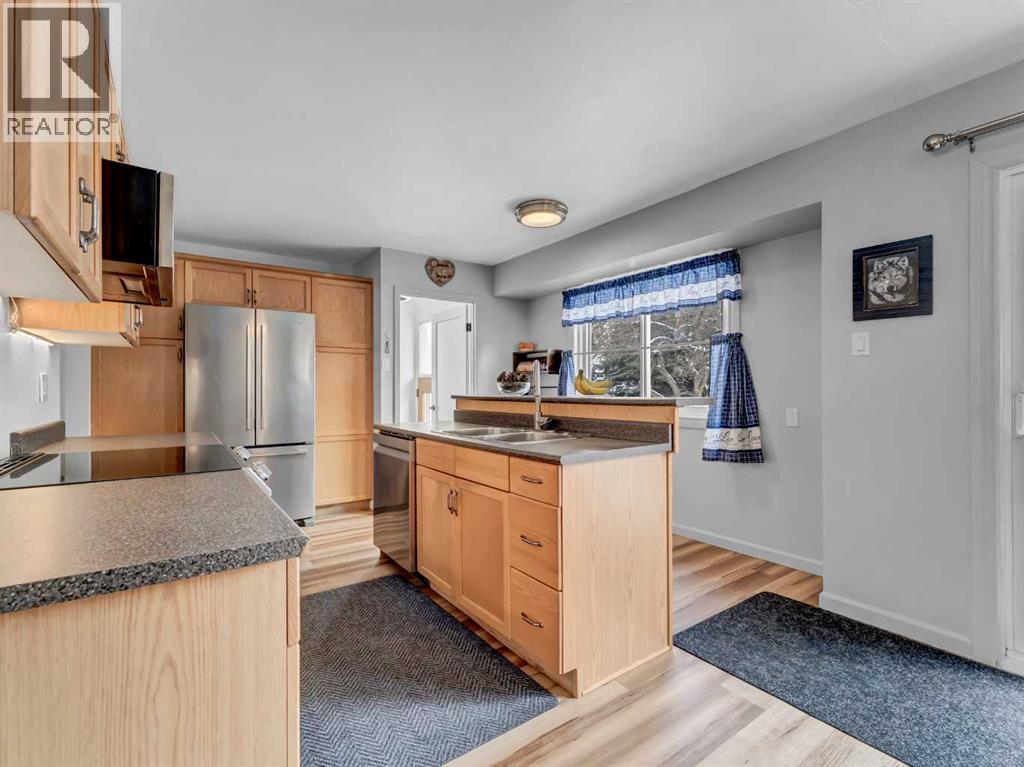 1611 10 Avenue Ne, Medicine Hat, Alberta  T1A 6G6 - Photo 6 - A2296930