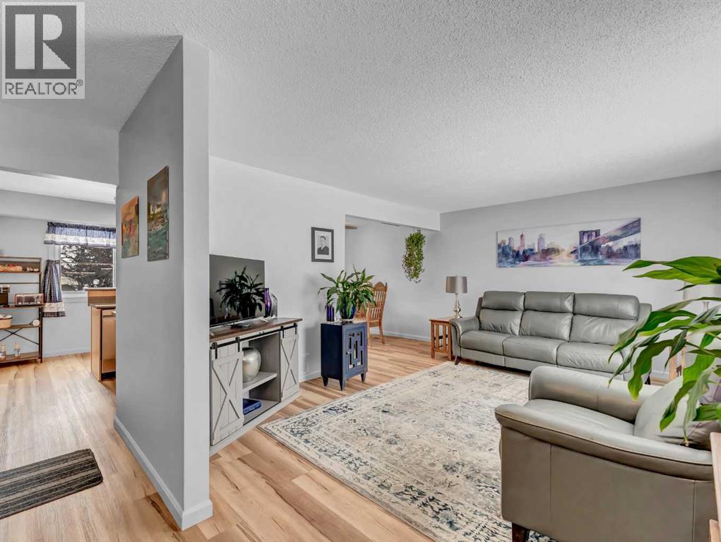 1611 10 Avenue Ne, Medicine Hat, Alberta  T1A 6G6 - Photo 2 - A2296930