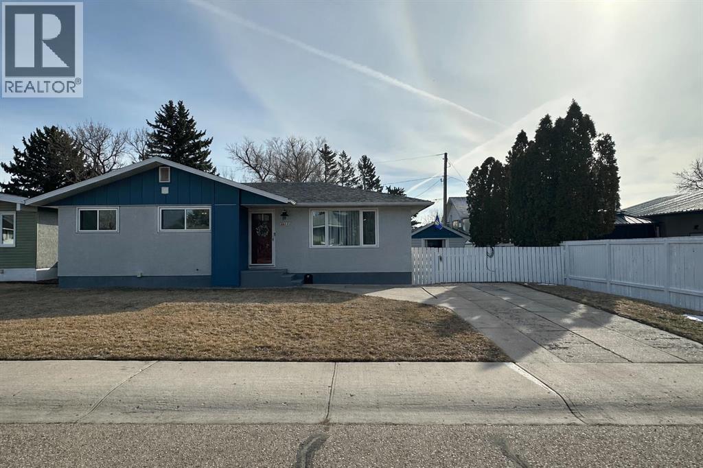 1611 10 Avenue NE, Medicine Hat, Alberta
