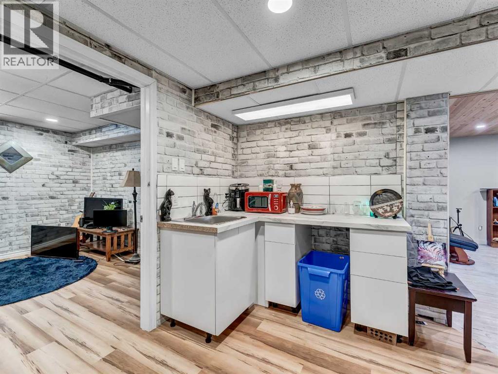 1611 10 Avenue Ne, Medicine Hat, Alberta  T1A 6G6 - Photo 20 - A2296930