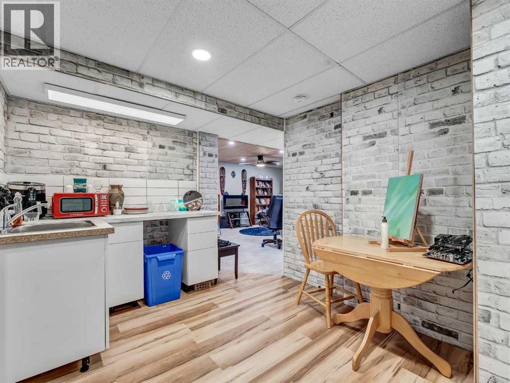 1611 10 Avenue Ne, Medicine Hat, Alberta  T1A 6G6 - Photo 21 - A2296930