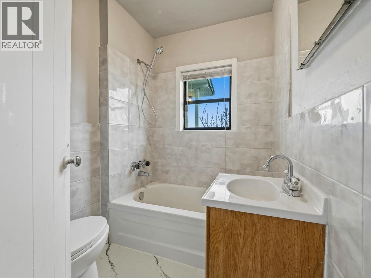 2206 Eighth Avenue, New Westminster, British Columbia  V3M 2V1 - Photo 15 - R3106904