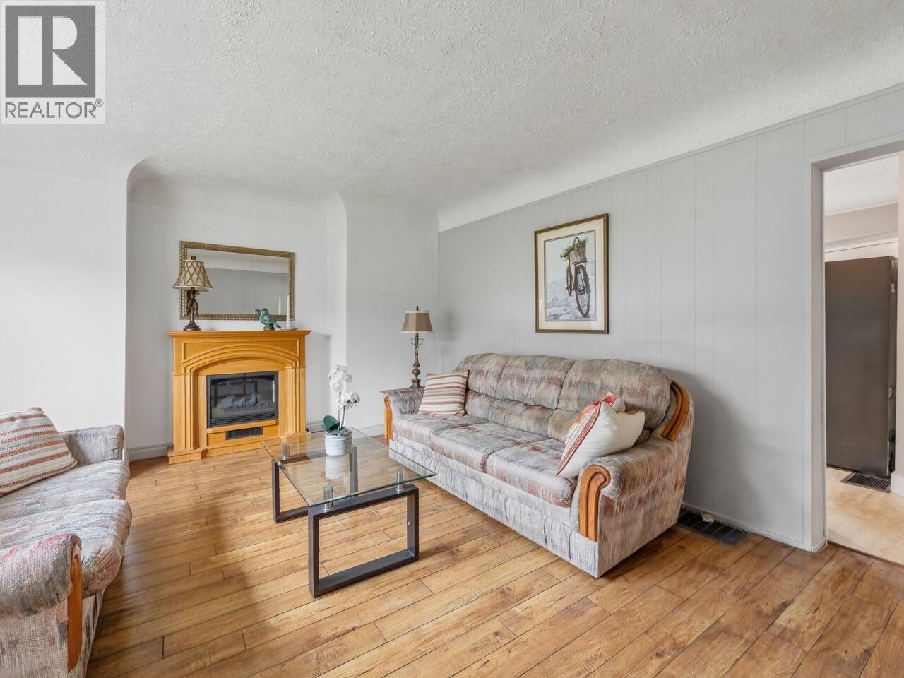 2206 Eighth Avenue, New Westminster, British Columbia  V3M 2V1 - Photo 4 - R3106904