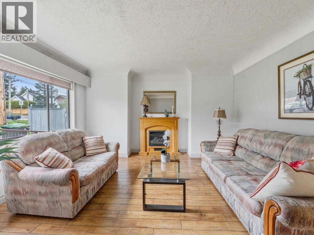 2206 Eighth Avenue, New Westminster, British Columbia  V3M 2V1 - Photo 5 - R3106904