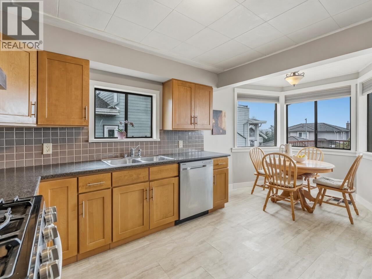 2206 Eighth Avenue, New Westminster, British Columbia  V3M 2V1 - Photo 8 - R3106904