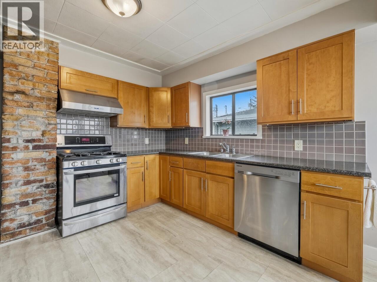 2206 Eighth Avenue, New Westminster, British Columbia  V3M 2V1 - Photo 9 - R3106904