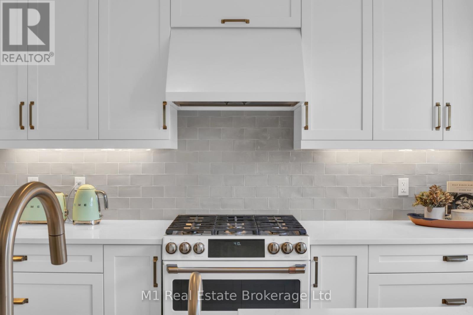 25 Creekside Terrace, Centre Wellington, Ontario N1M 0H4 - Photo 18 - X12956304