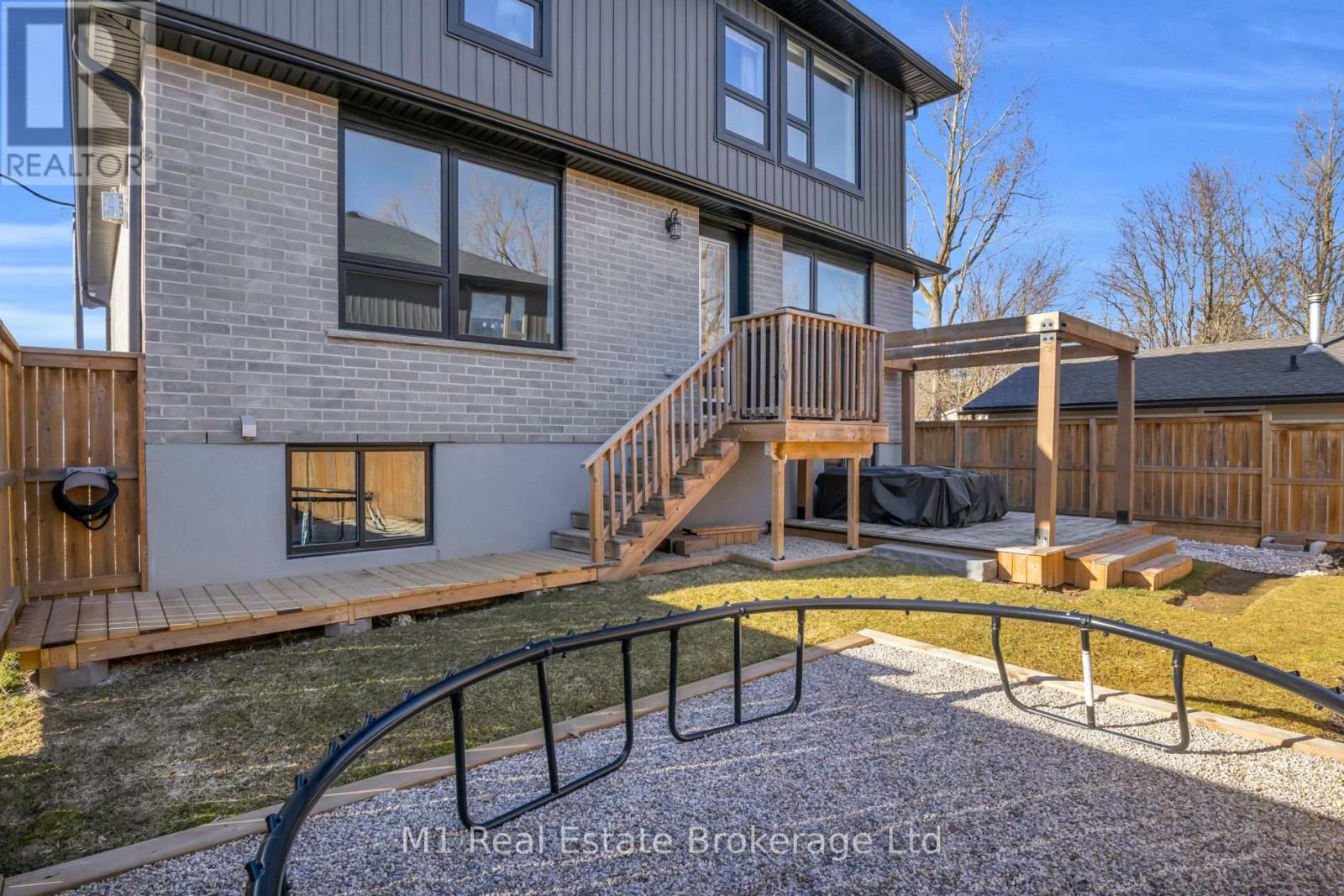 25 Creekside Terrace, Centre Wellington, Ontario N1M 0H4 - Photo 36 - X12956304