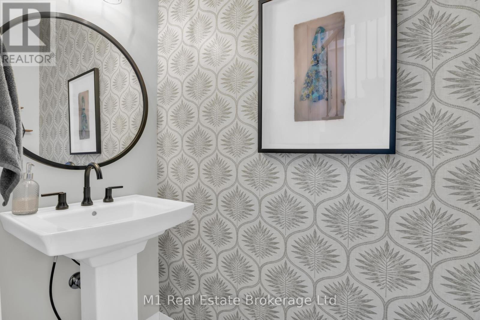 25 Creekside Terrace, Centre Wellington, Ontario N1M 0H4 - Photo 7 - X12956304