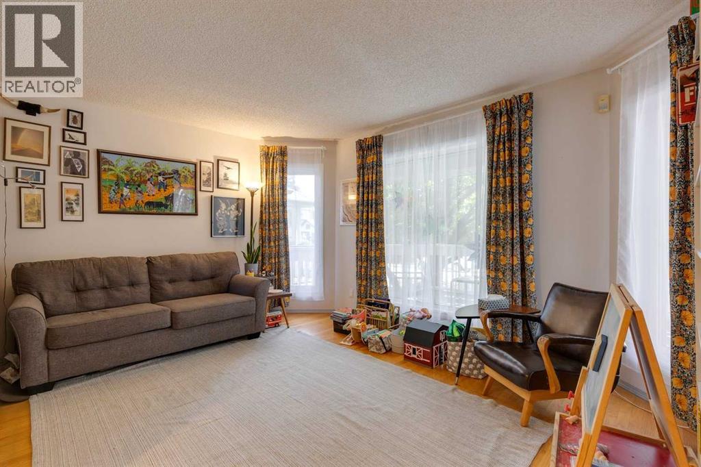 926 19 Avenue NW, Calgary, Alberta  T2M 0Z5 - Photo 6 - A2298073