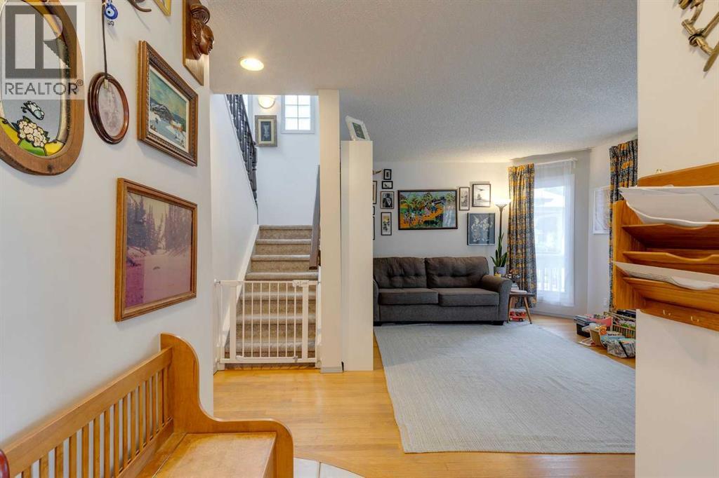 926 19 Avenue NW, Calgary, Alberta  T2M 0Z5 - Photo 5 - A2298073