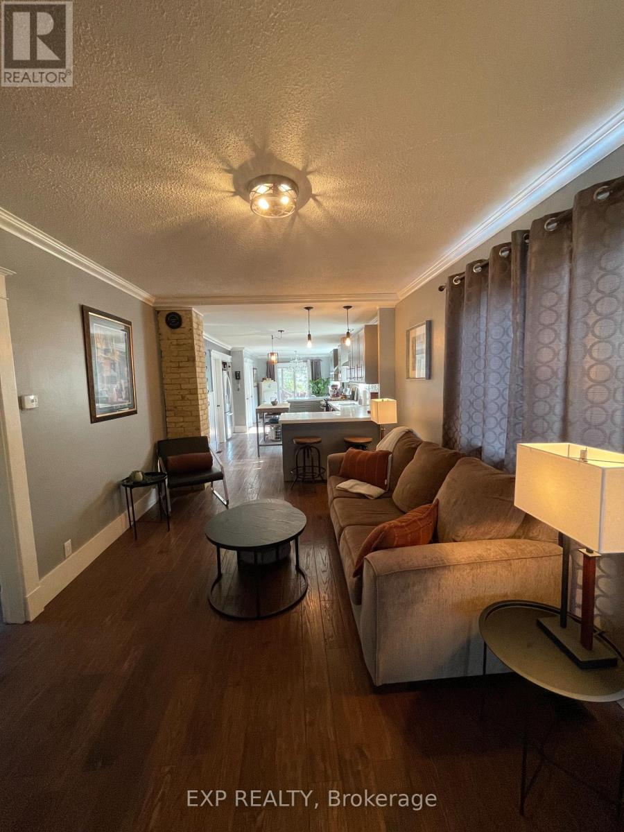 95 Langarth Street E, London South, Ontario  N6C 1Z3 - Photo 3 - X12956306