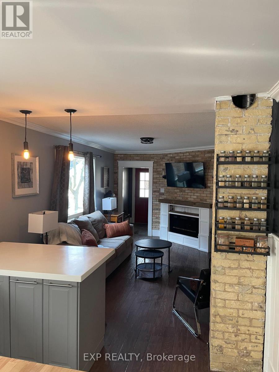 95 Langarth Street E, London South, Ontario  N6C 1Z3 - Photo 4 - X12956306