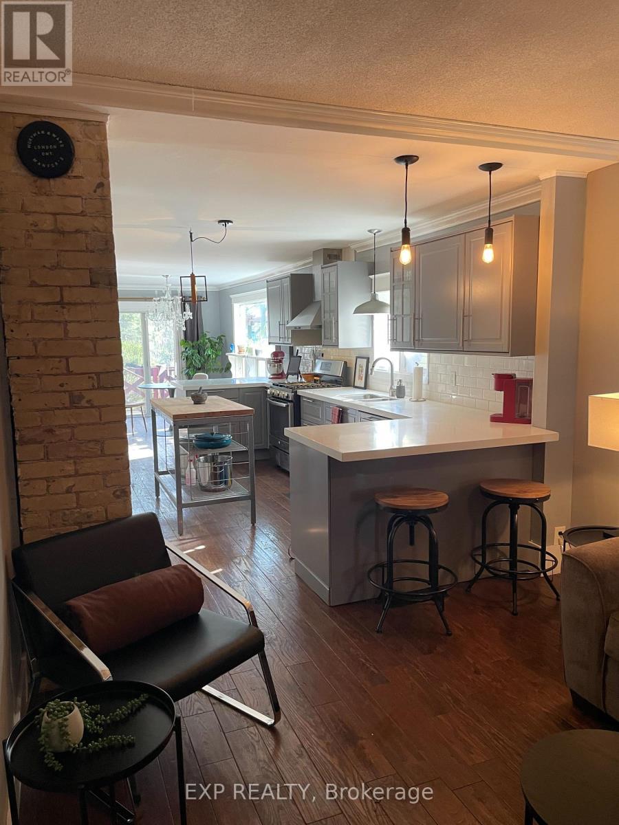 95 Langarth Street E, London South, Ontario  N6C 1Z3 - Photo 5 - X12956306