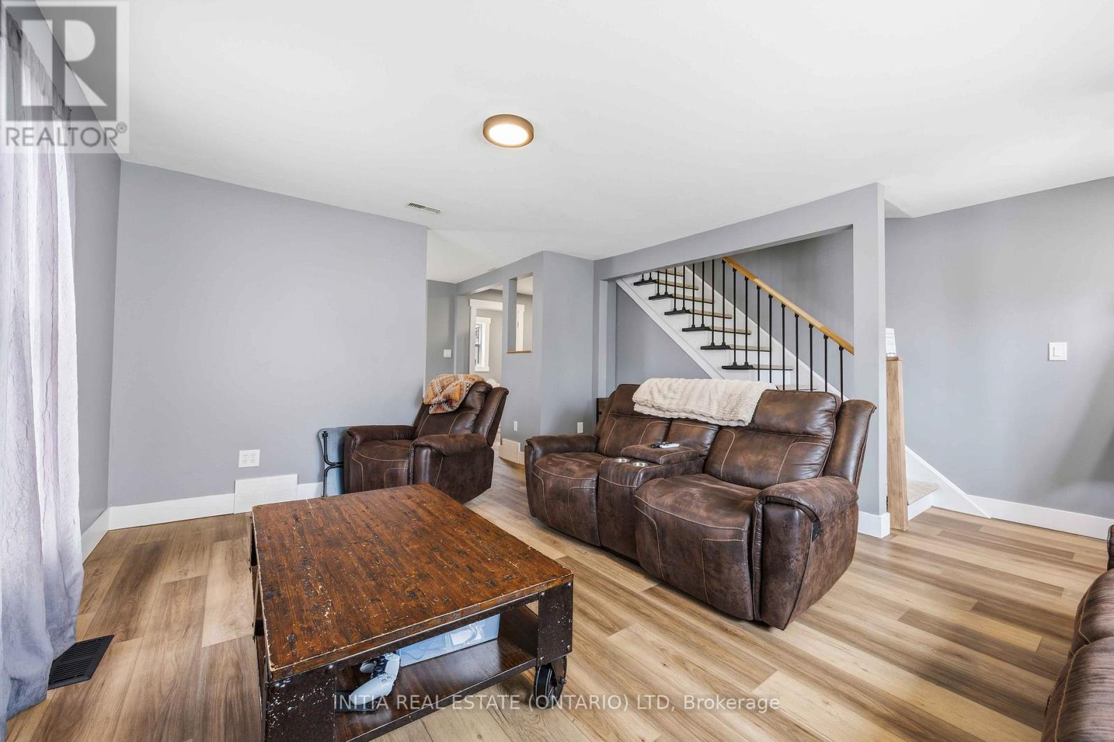 2565 Elizabeth Street, Oil Springs, Ontario  N0N 1P0 - Photo 11 - X12956316