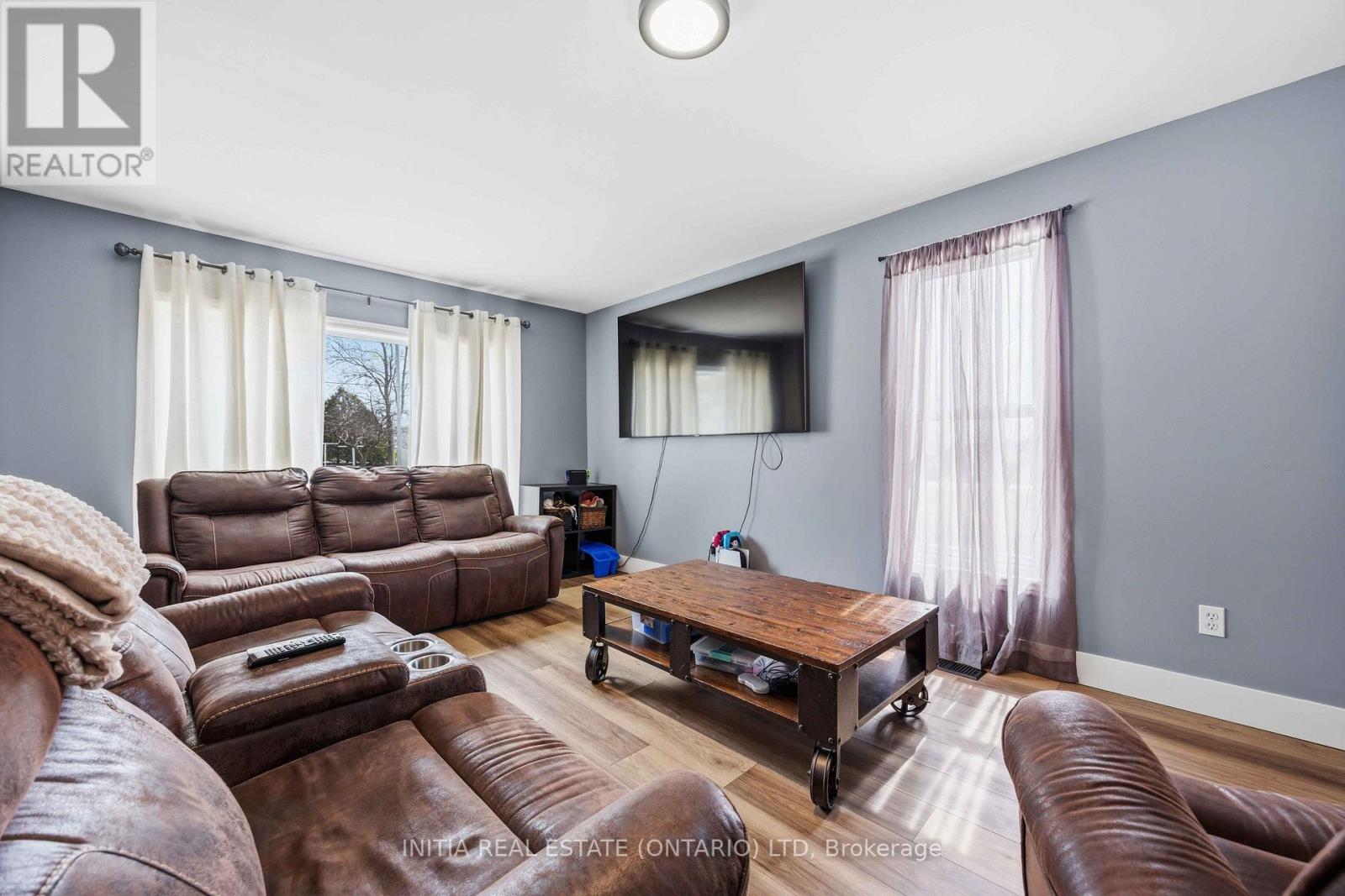 2565 Elizabeth Street, Oil Springs, Ontario  N0N 1P0 - Photo 12 - X12956316