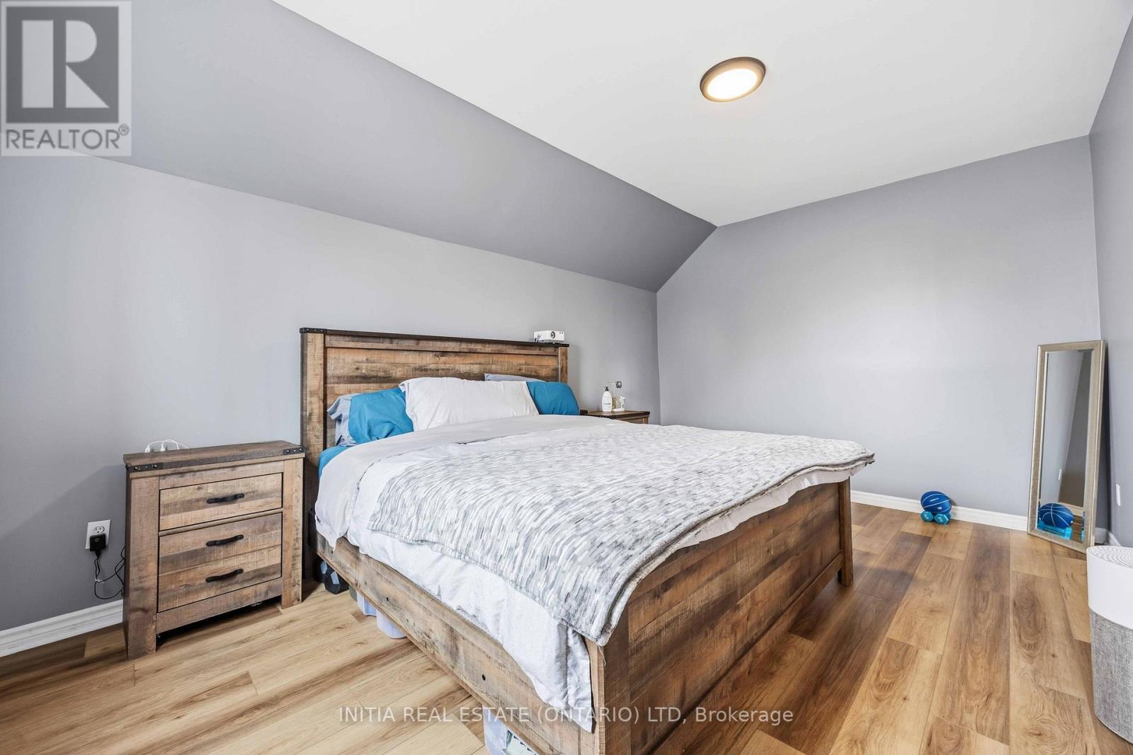 2565 Elizabeth Street, Oil Springs, Ontario  N0N 1P0 - Photo 17 - X12956316